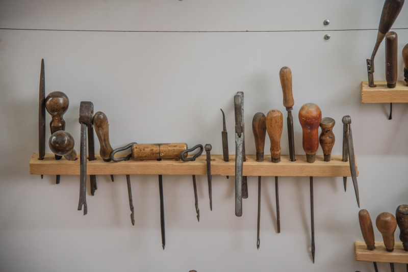 menuisier-LA VALETTE DU VAR-min_table-wood-antique-retro-tool-repair-768811-pxhere.com